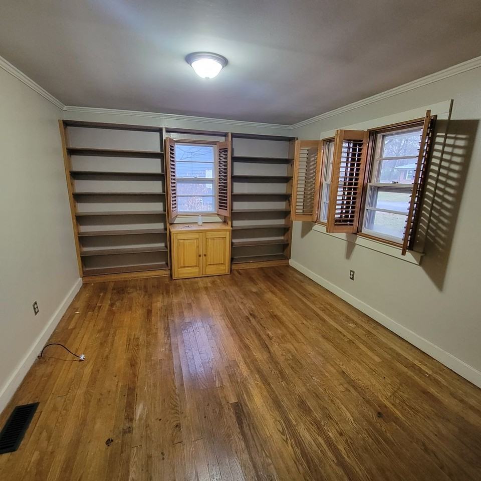 364 South Cedar Avenue - Photo 3 of 13