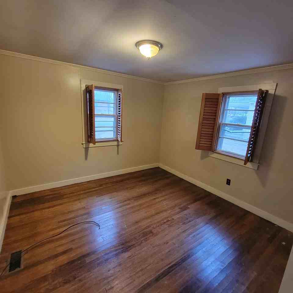 364 South Cedar Avenue - Photo 4 of 13