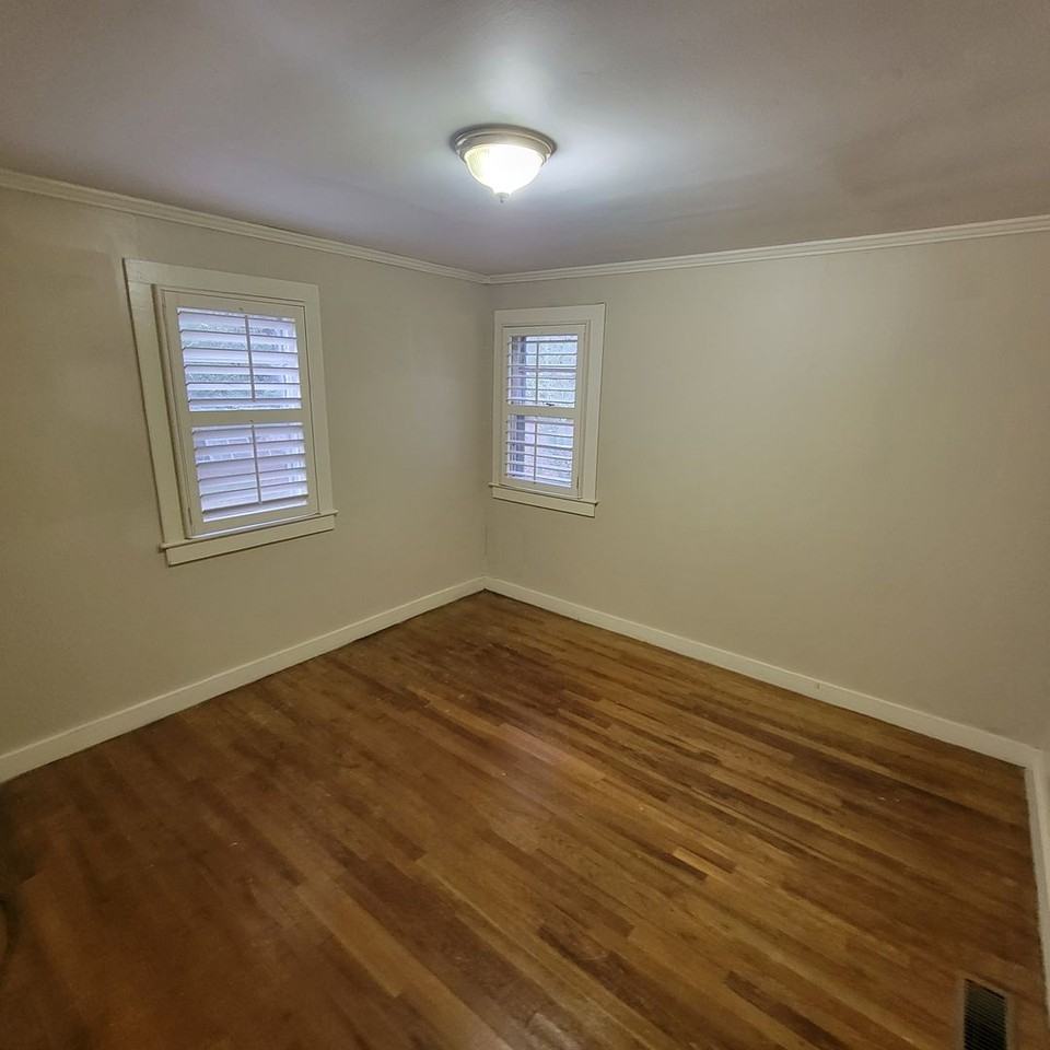 364 South Cedar Avenue - Photo 7 of 13