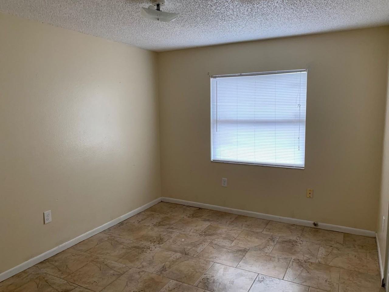 2556 Chestnut Woods Drive - Photo 5 of 9