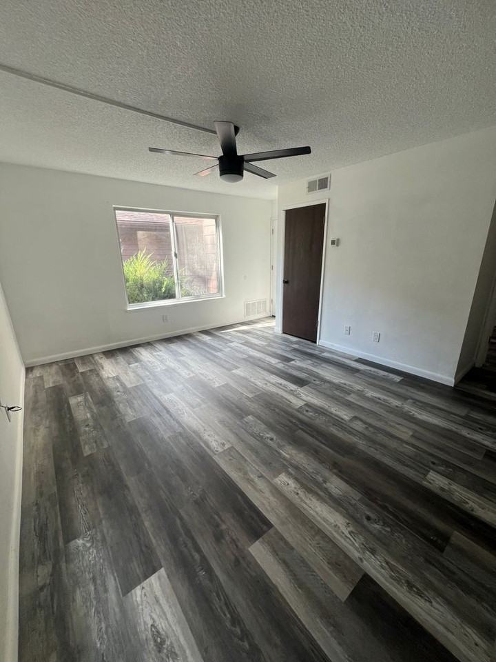 1200 S Riordan Ranch St - Photo 4 of 6