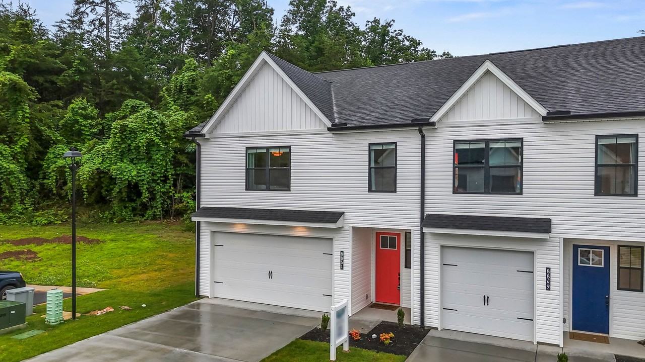 8851 Chapman Trace Way - Photo 4 of 45