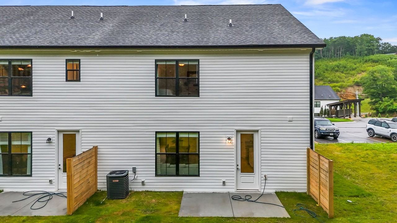 8851 Chapman Trace Way - Photo 5 of 45