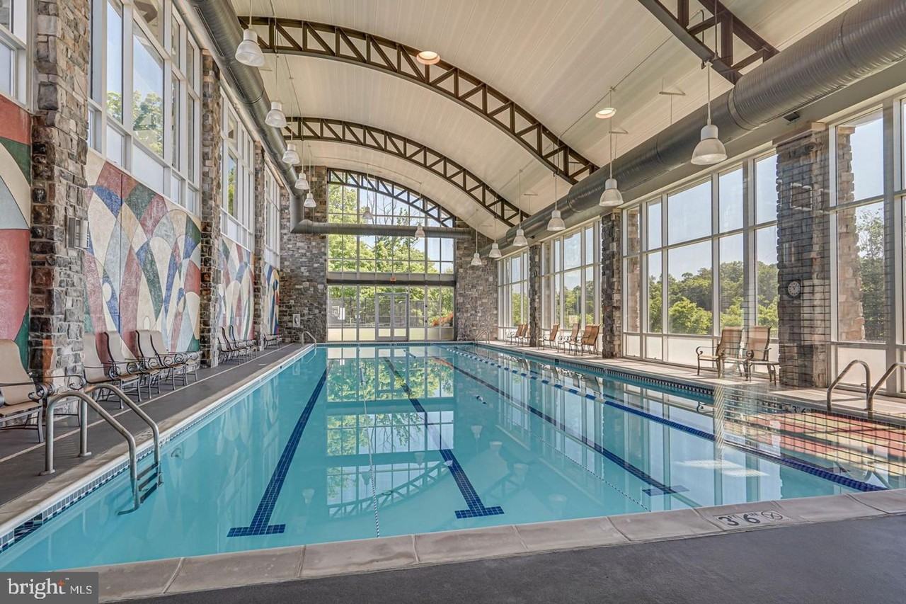 2576 Eastbourne Dr - Photo 2 of 50