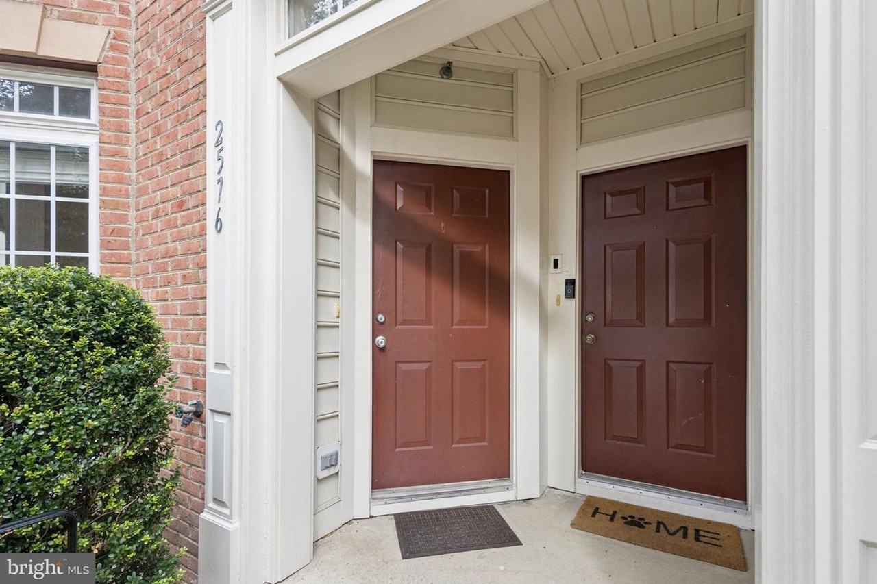 2576 Eastbourne Dr - Photo 3 of 50