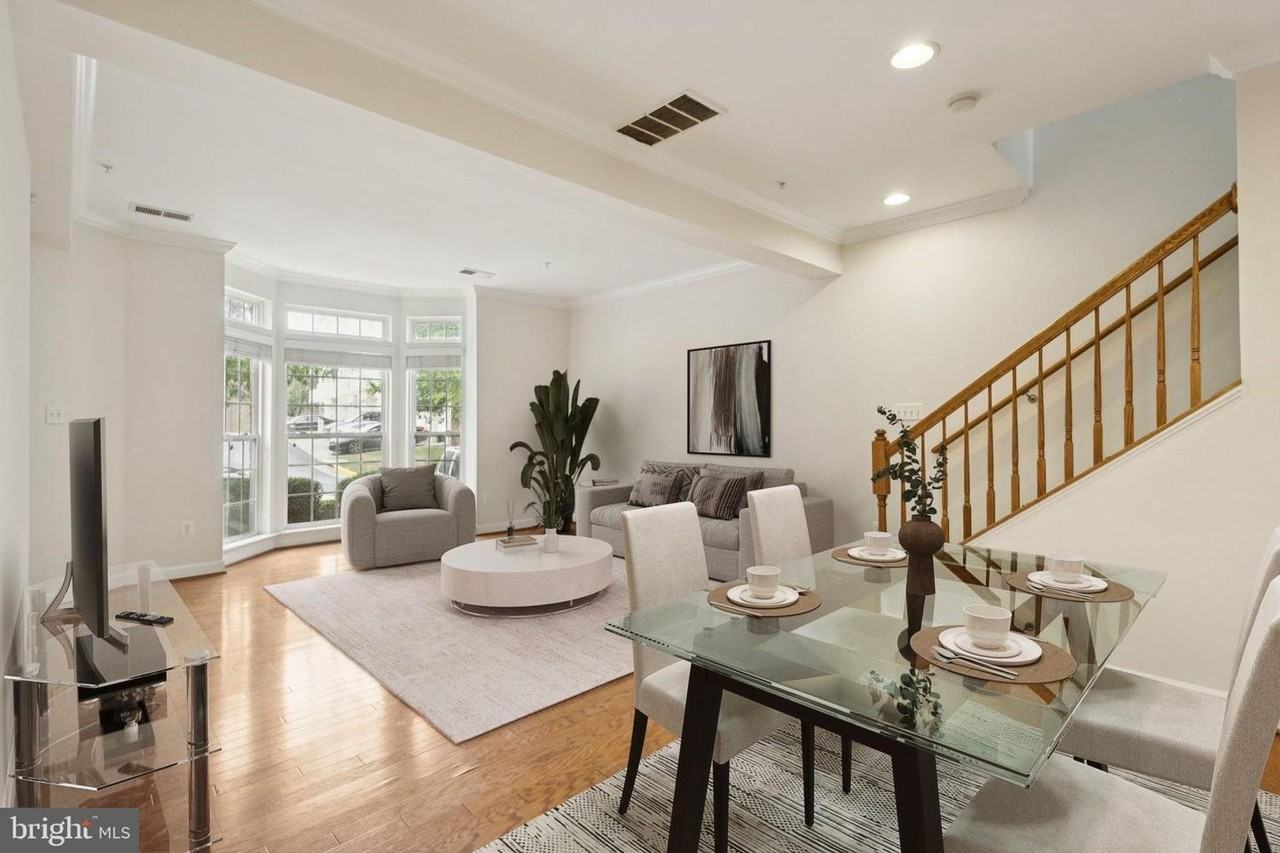 2576 Eastbourne Dr - Photo 6 of 50