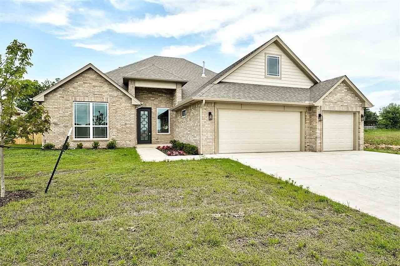 3105 Pescara Drive - Photo 2 of 12