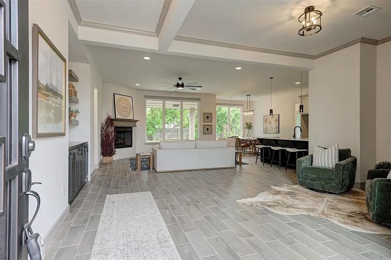 3105 Pescara Drive - Photo 3 of 12