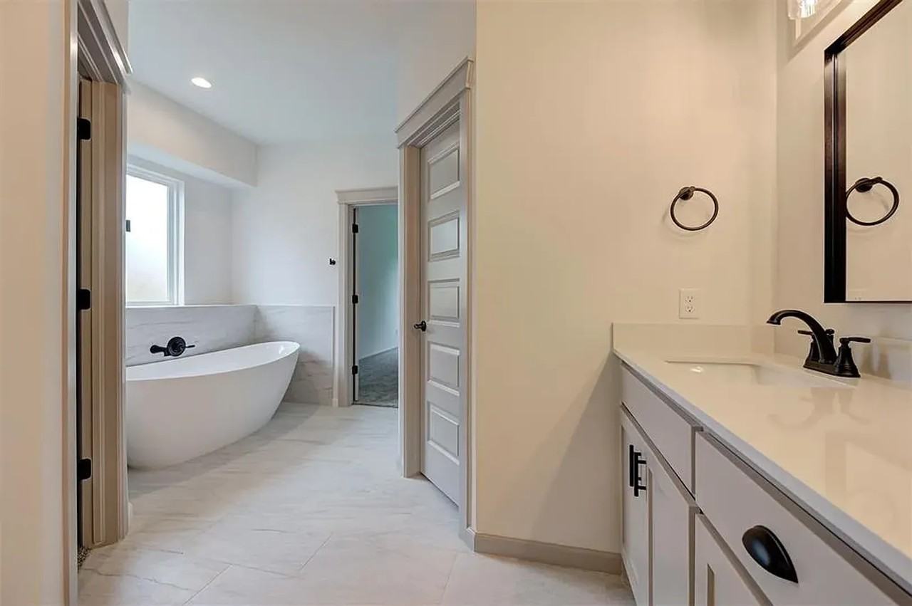 3105 Pescara Drive - Photo 7 of 12