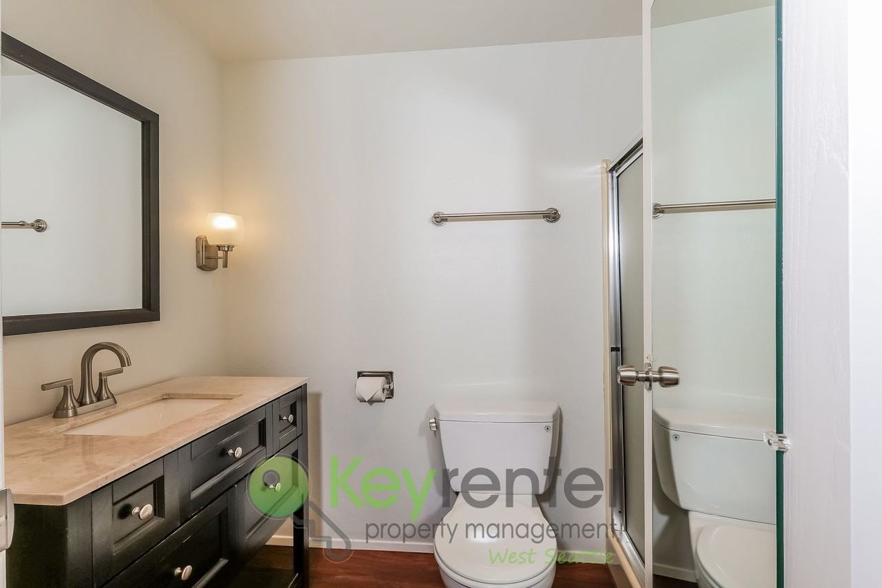 2210 Ne 92nd St #302 - Photo 7 of 17