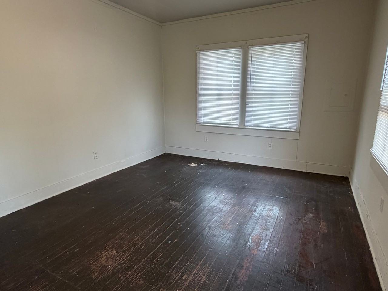 164 Hollywood Dr - Photo 2 of 6