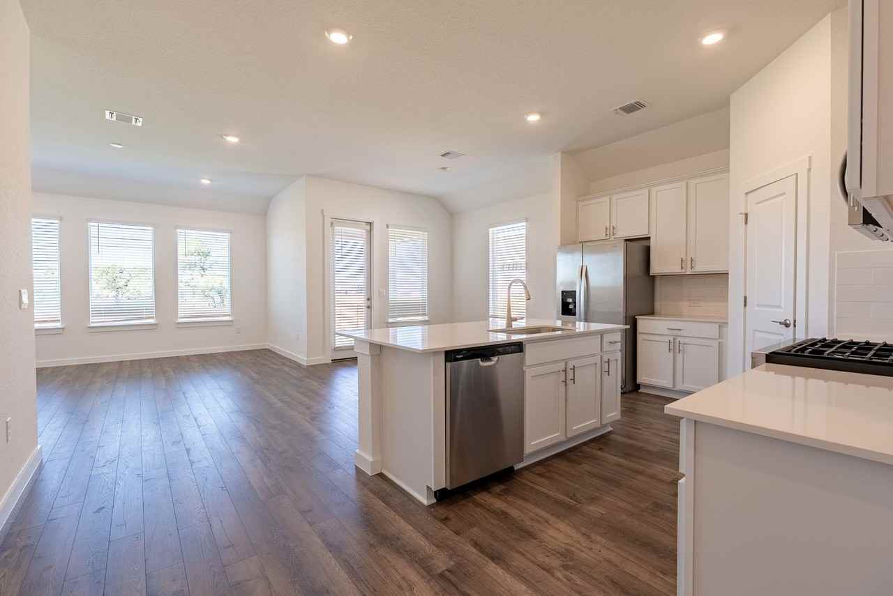 1905 Crooked Creek Street - Photo 3 of 22