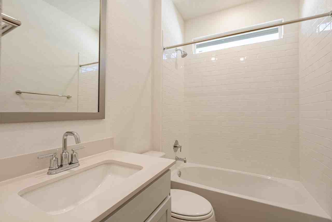 1905 Crooked Creek Street - Photo 6 of 22