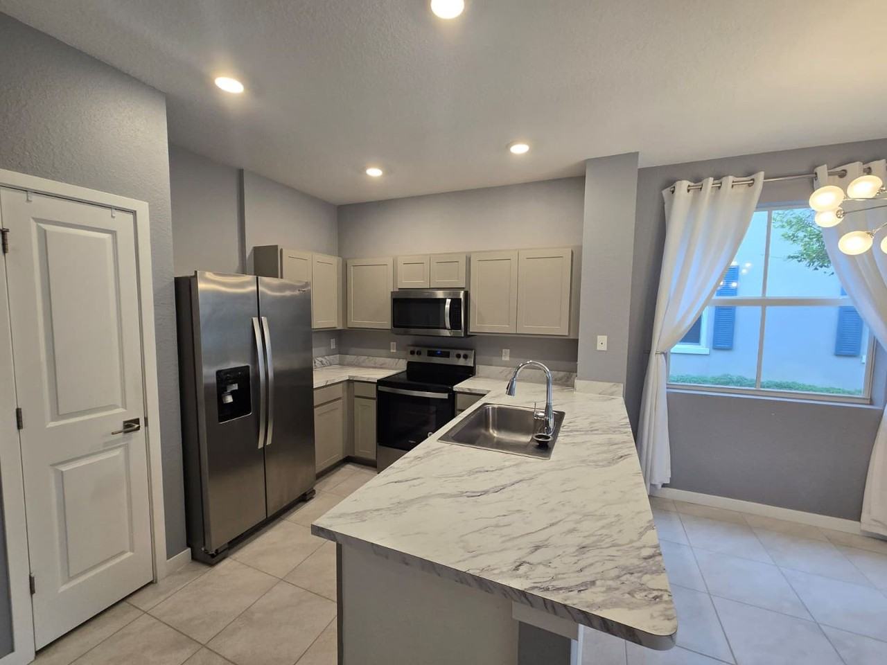 140 Bandol St - Photo 4 of 43