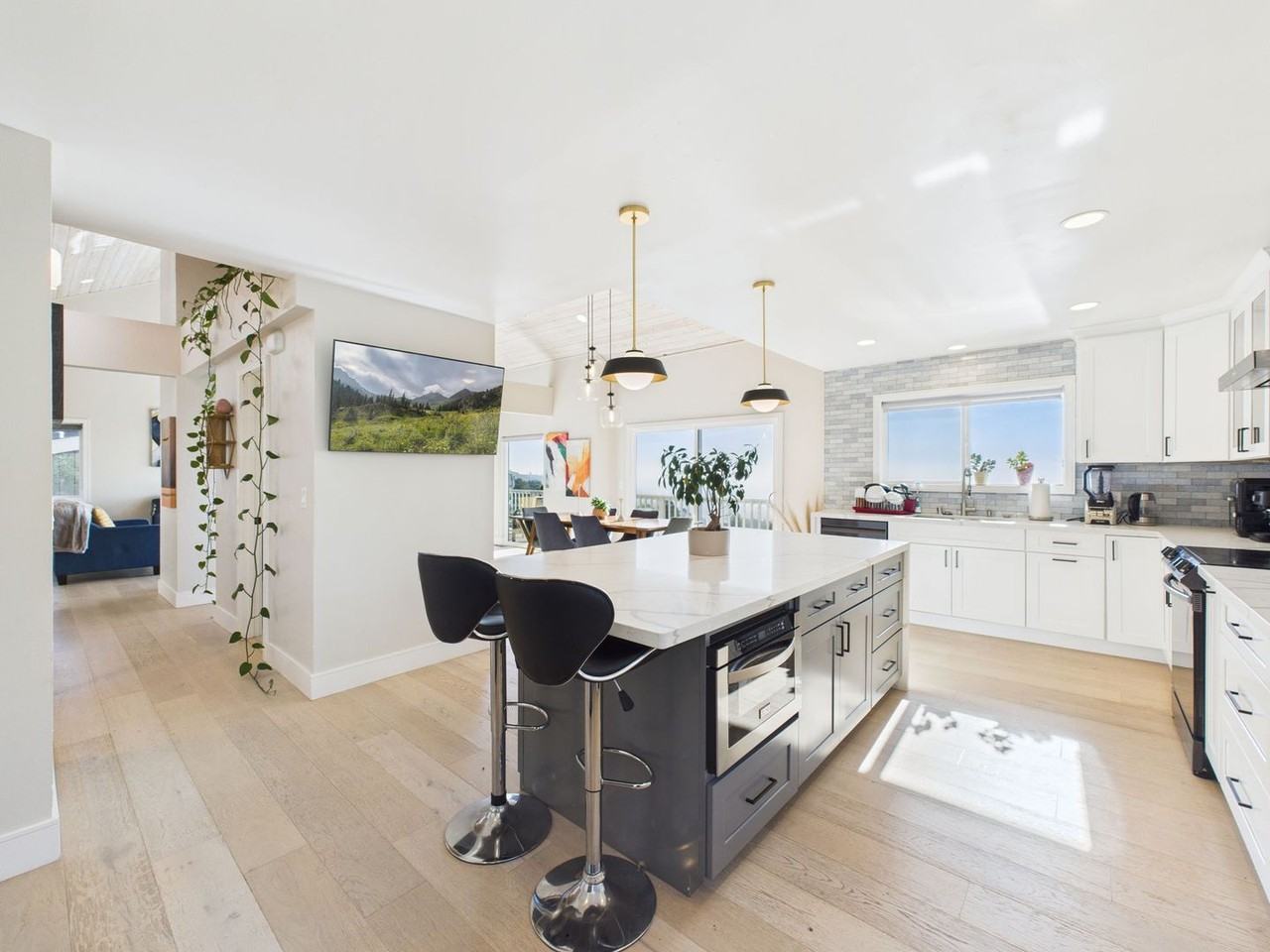 3325 Brunell Dr - Photo 3 of 37