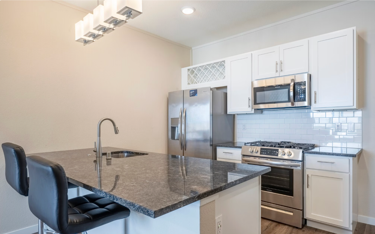 Lake Park Apartments - Photo 4 of 32