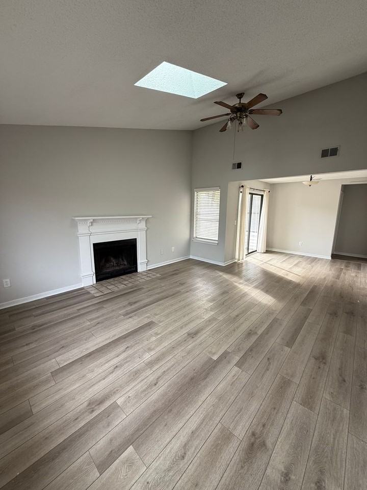 1441 E Crossing Ln - Photo 2 of 14