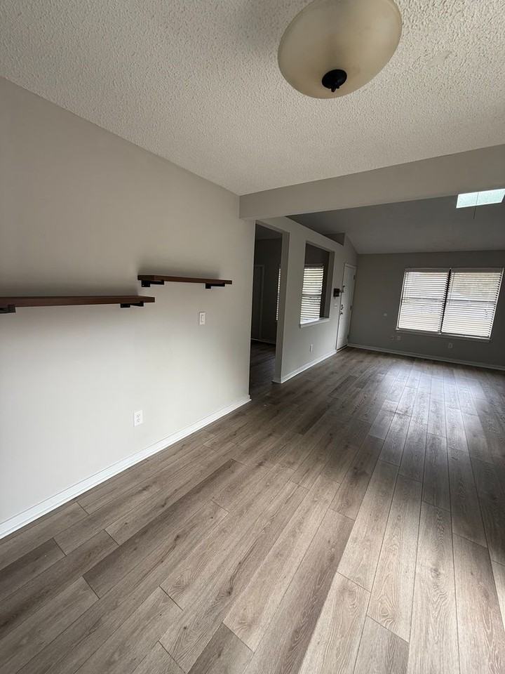 1441 E Crossing Ln - Photo 5 of 14