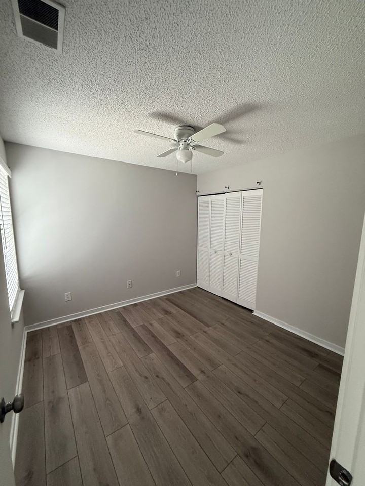 1441 E Crossing Ln - Photo 6 of 14