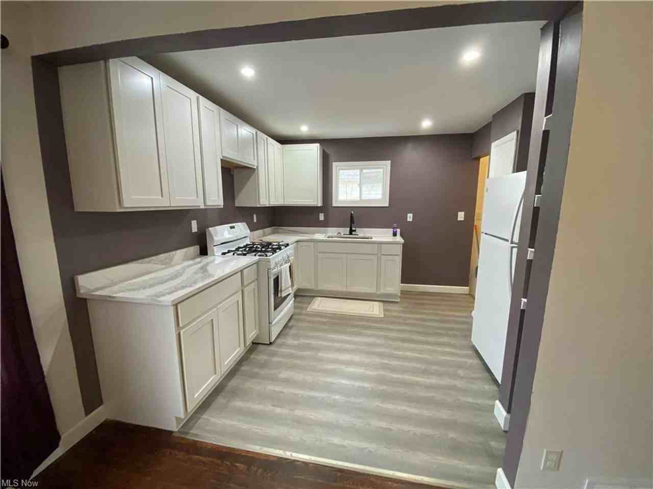 16910 Lipton Ave - Photo 5 of 19