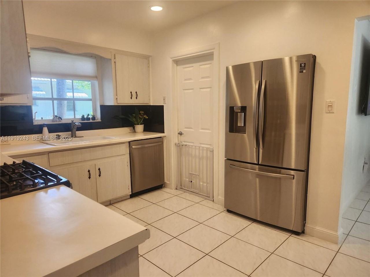 1229 Jefferson Street - Photo 3 of 16