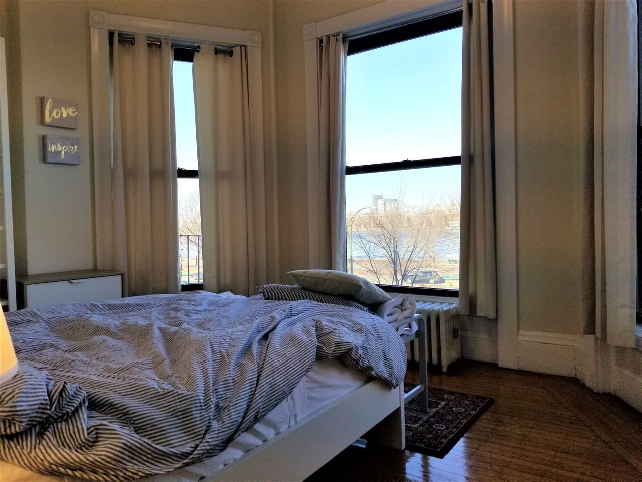 41 Bay State Rd - Photo 4 of 25