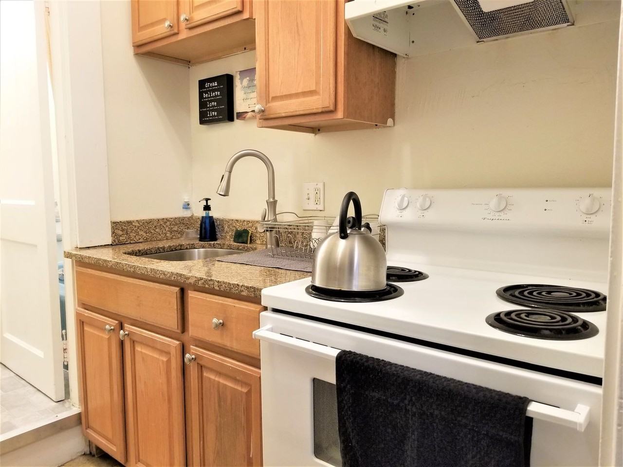 41 Bay State Rd - Photo 7 of 25