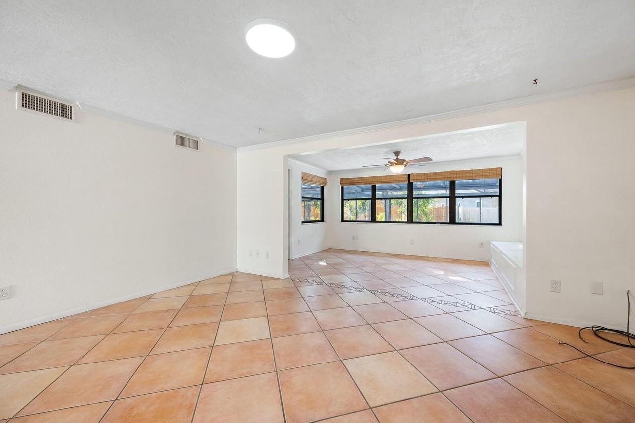 4030 South Mark Drive - Photo 5 of 33