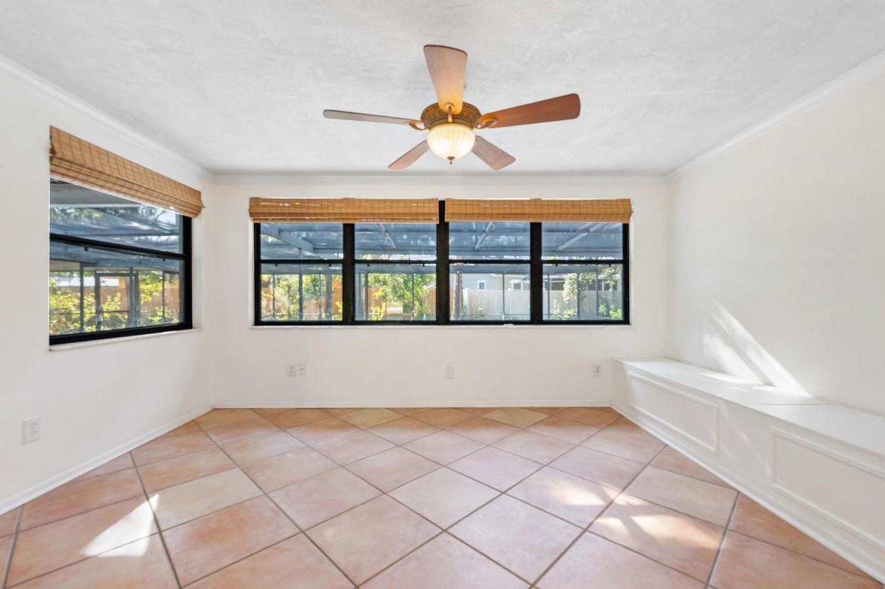 4030 South Mark Drive - Photo 7 of 33