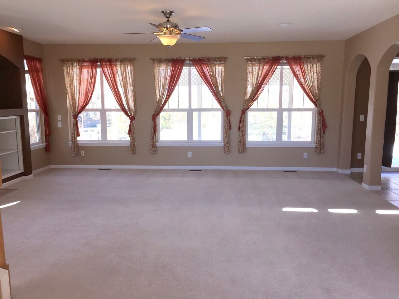 117 N Coolidge Way - Photo 4 of 35