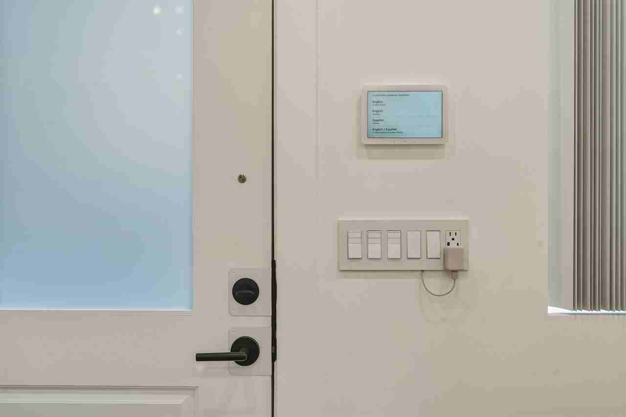 22257 Wyandotte St - Photo 7 of 26