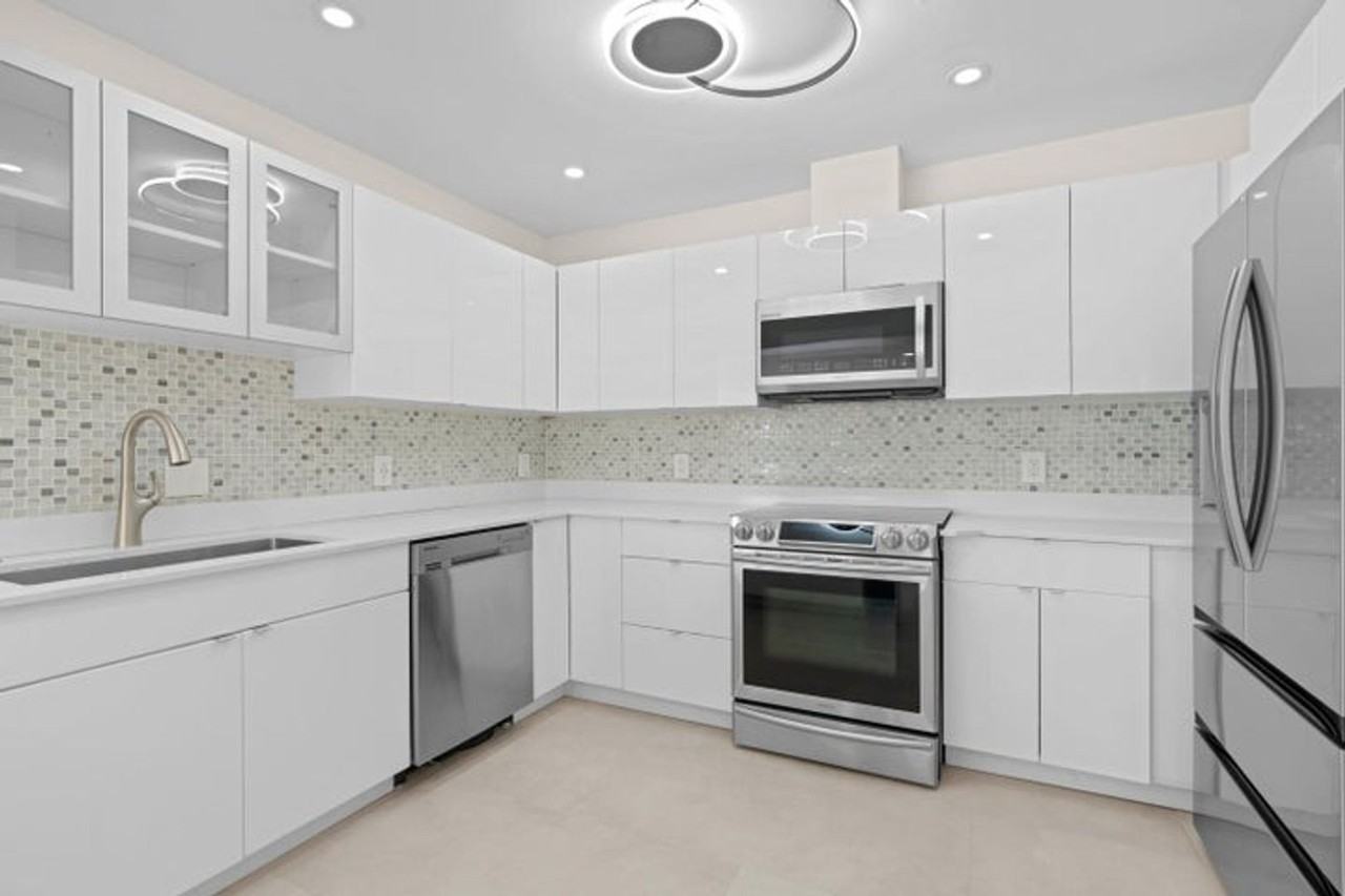 391 Southeast 7th Avenue - Photo 2 of 22