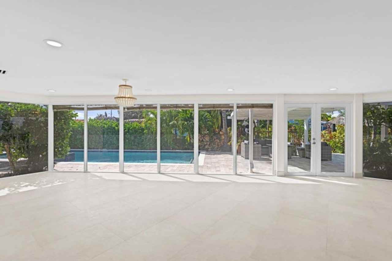 391 Southeast 7th Avenue - Photo 5 of 22