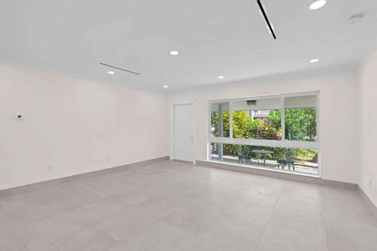 391 Southeast 7th Avenue - Photo 7 of 22