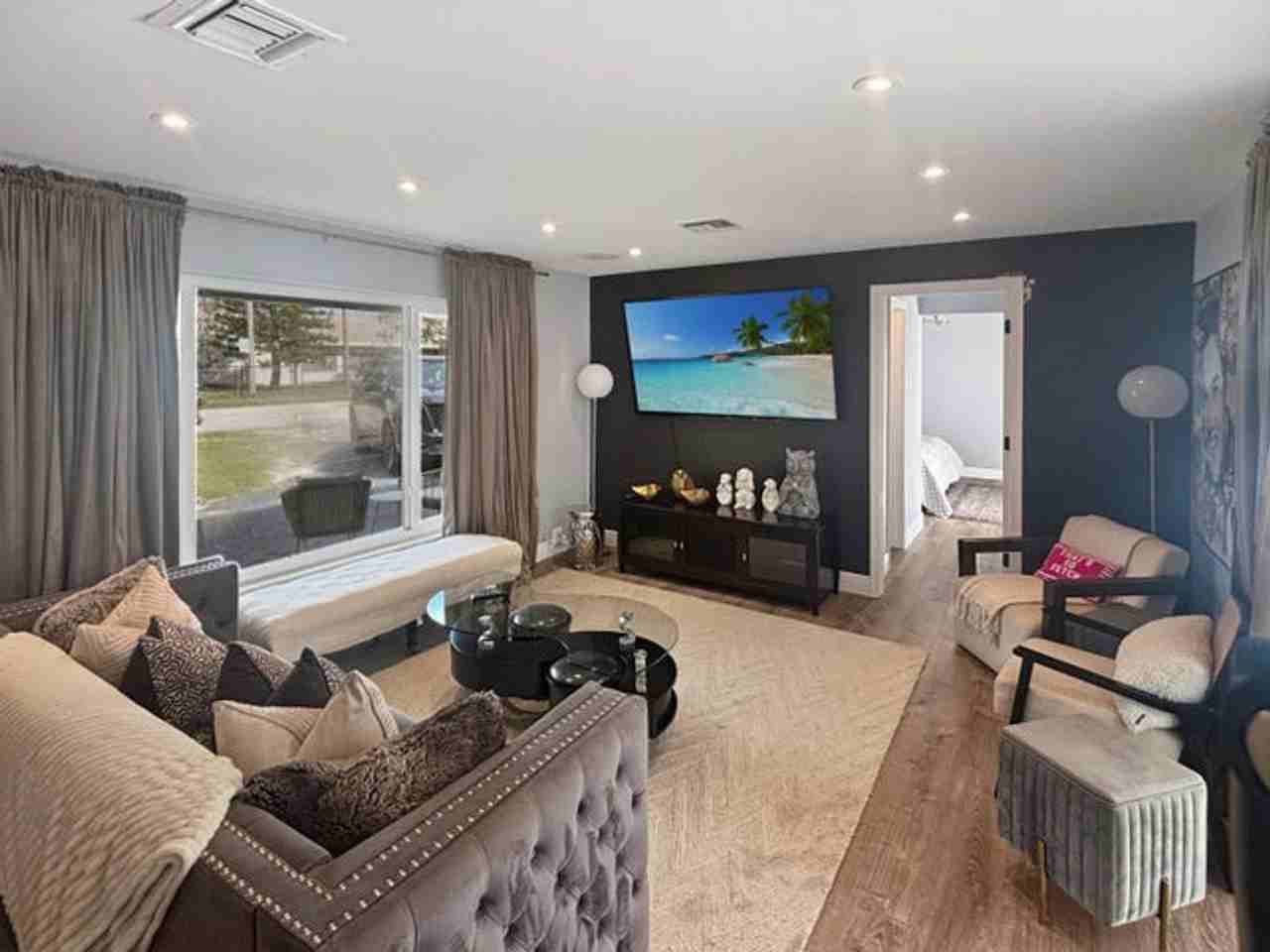 100 Southwest 17th Street - Photo 4 of 17