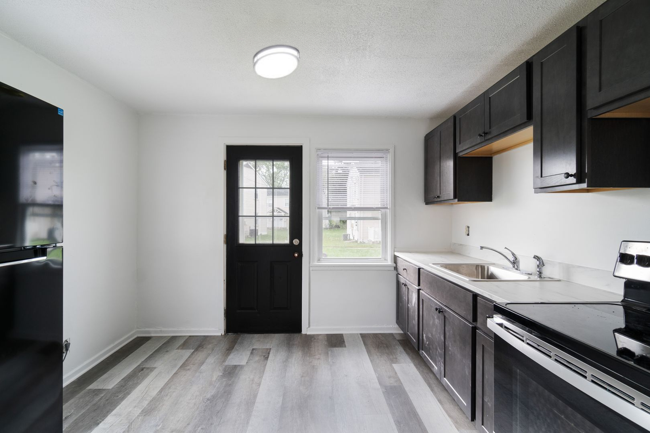 1 Midland Heights Circle - Photo 5 of 23