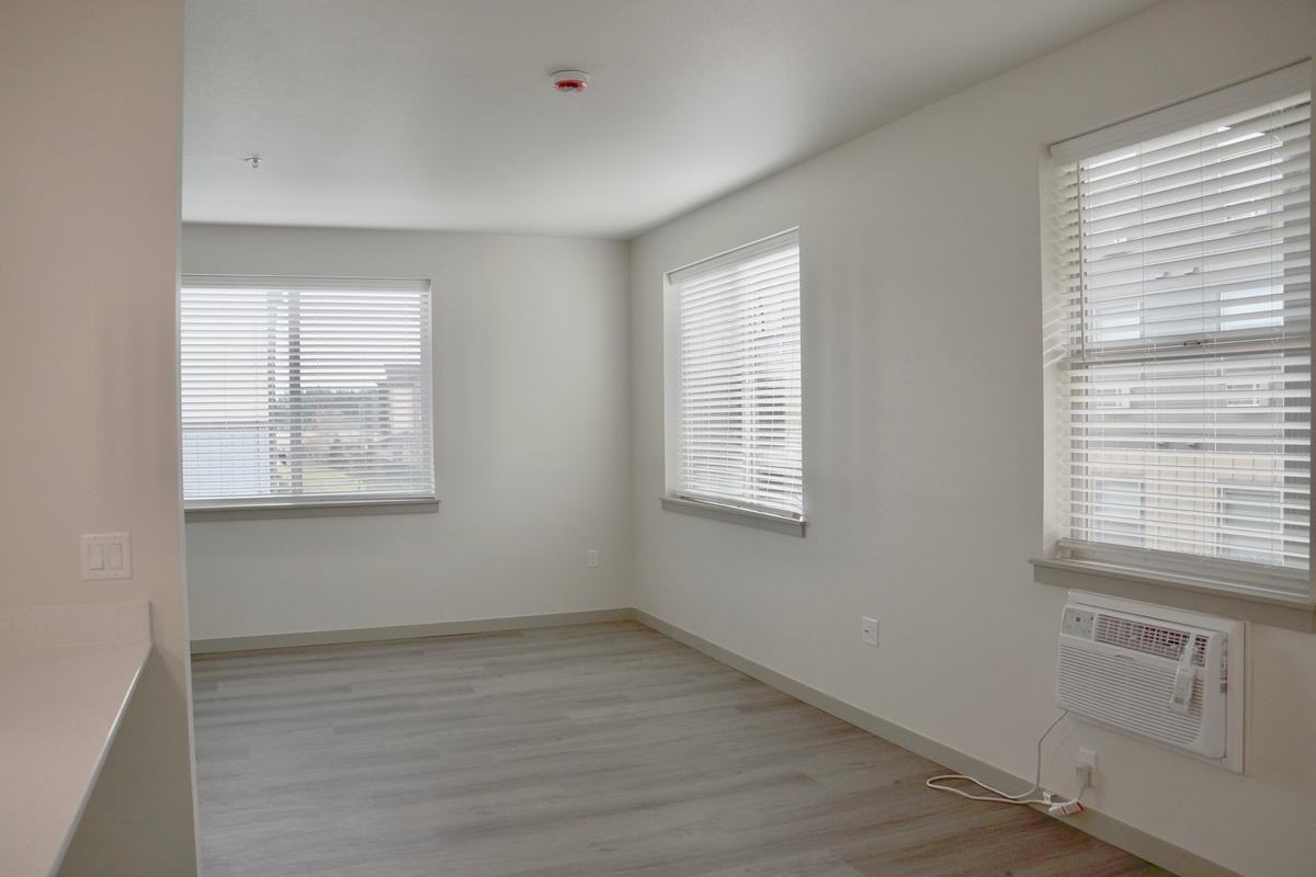 29774 Parkway Road - Photo 3 of 11