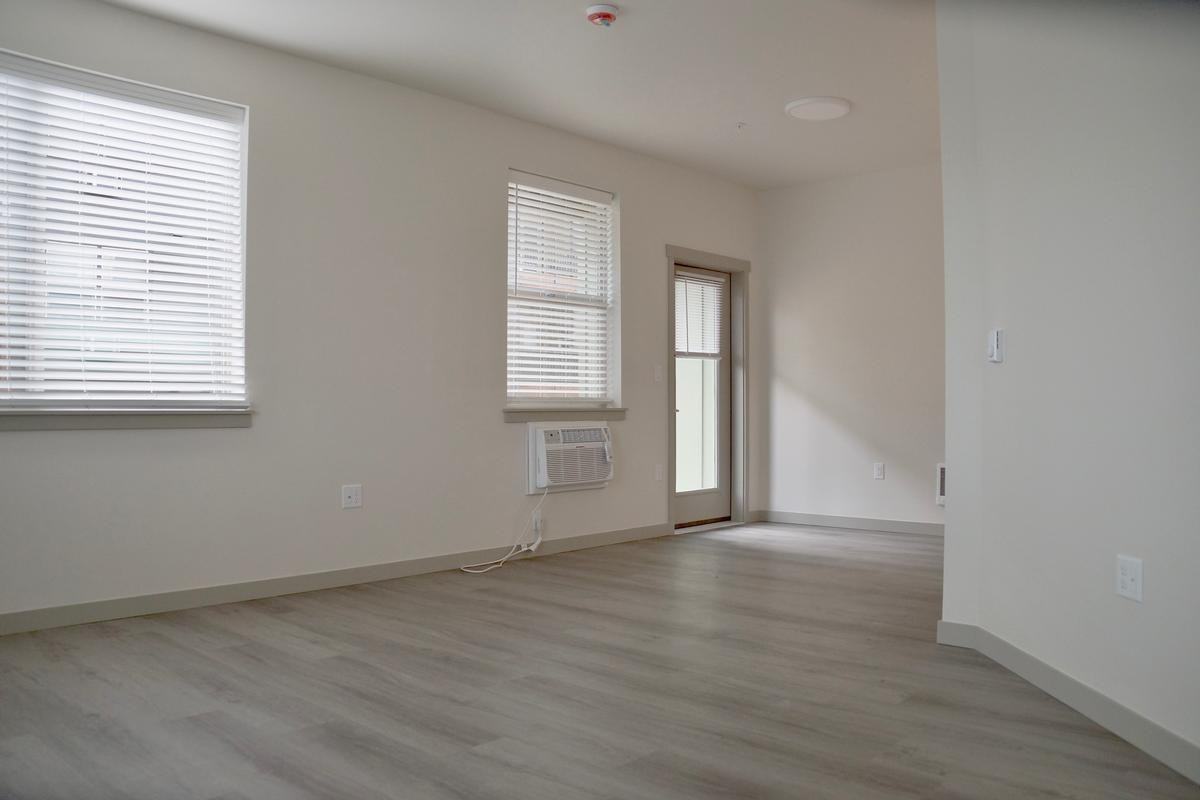 29774 Parkway Road - Photo 4 of 11