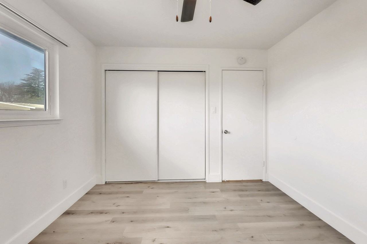 Las Palmas Apartments - Photo 3 of 12