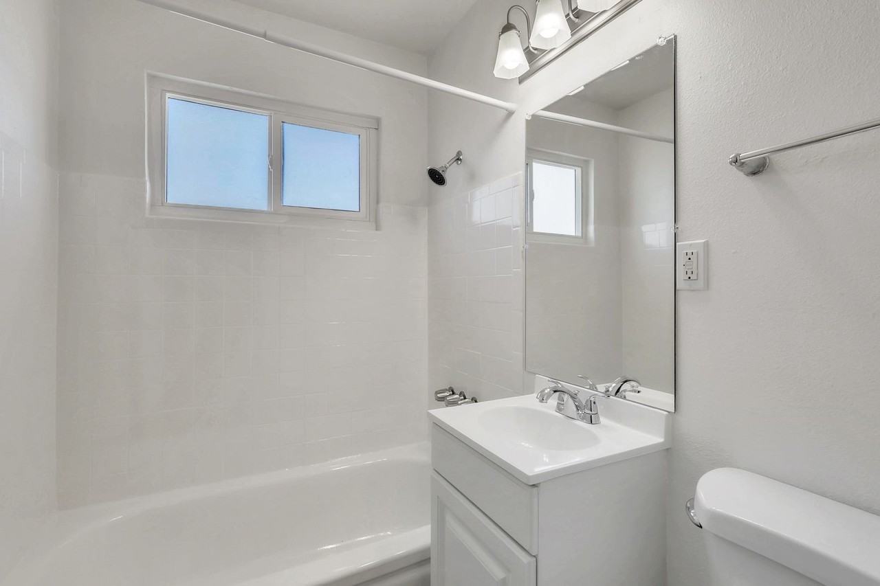 Las Palmas Apartments - Photo 5 of 12