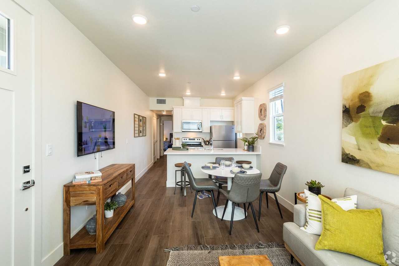 Colgan Creek Townhomes - Photo 7 of 50