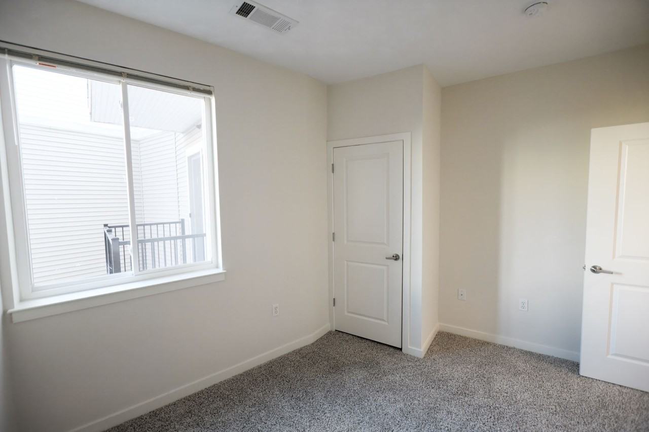 One Glover - Photo 5 of 50