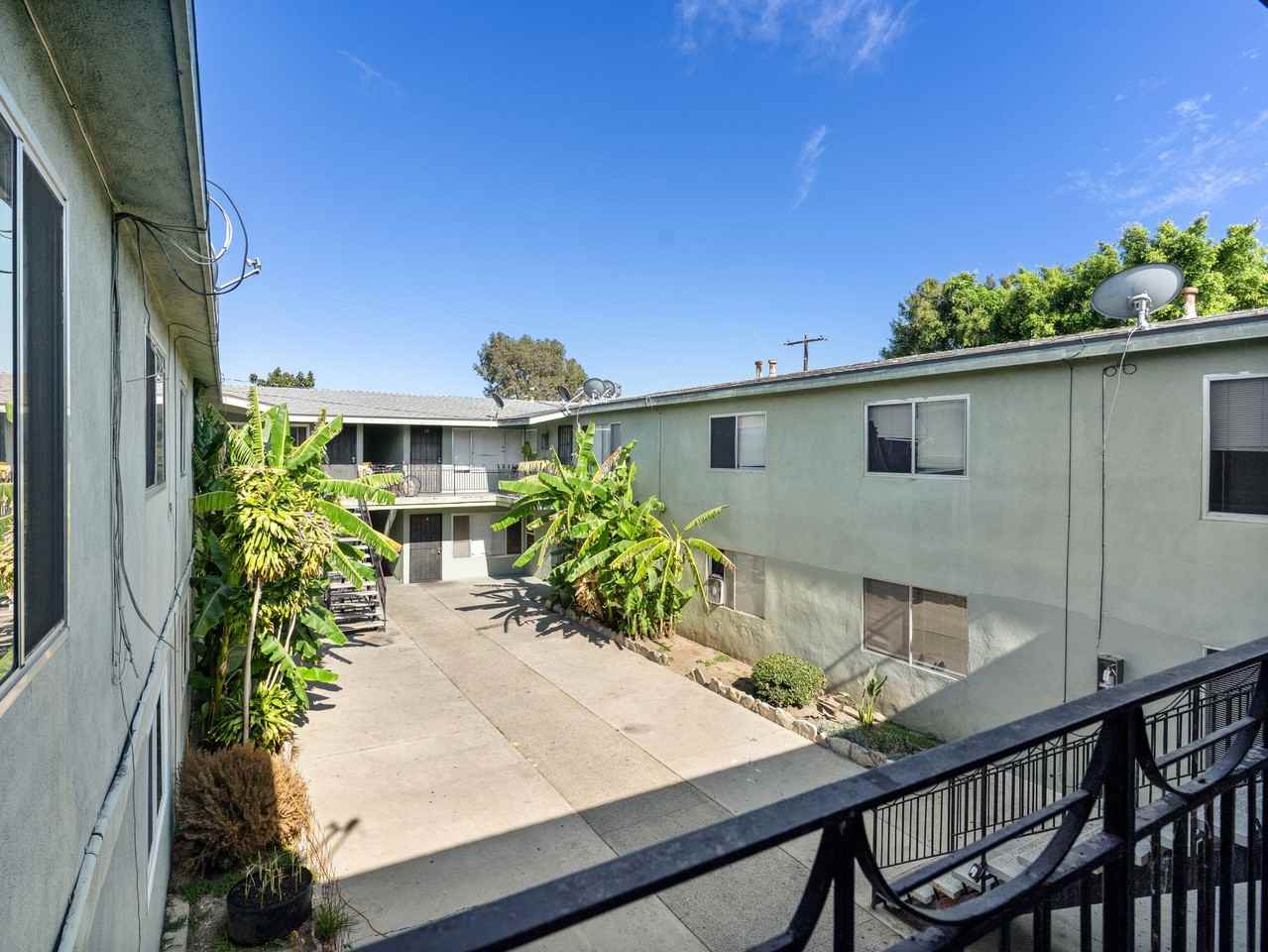 1050 Gaviota Avenue - Photo 3 of 6