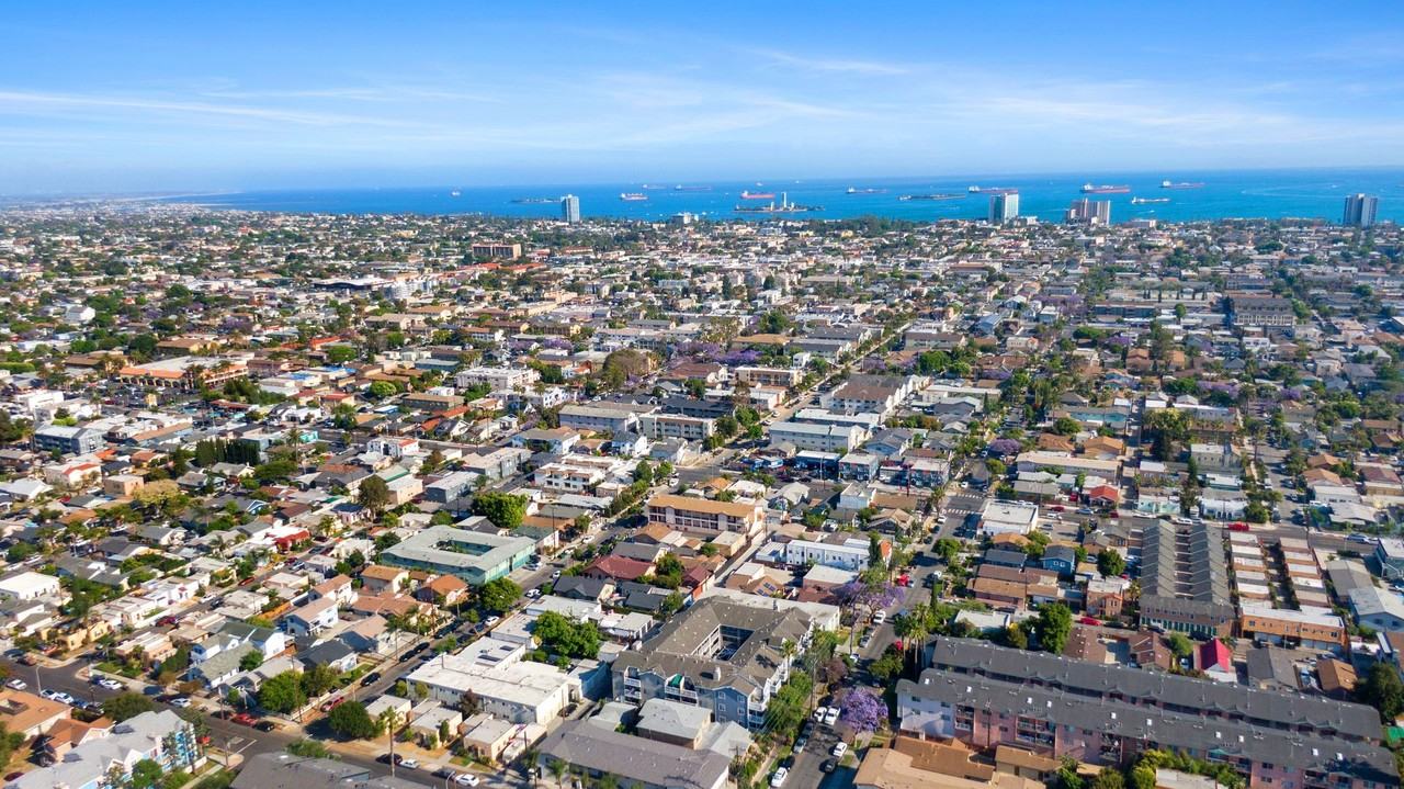 1050 Gaviota Avenue - Photo 5 of 6