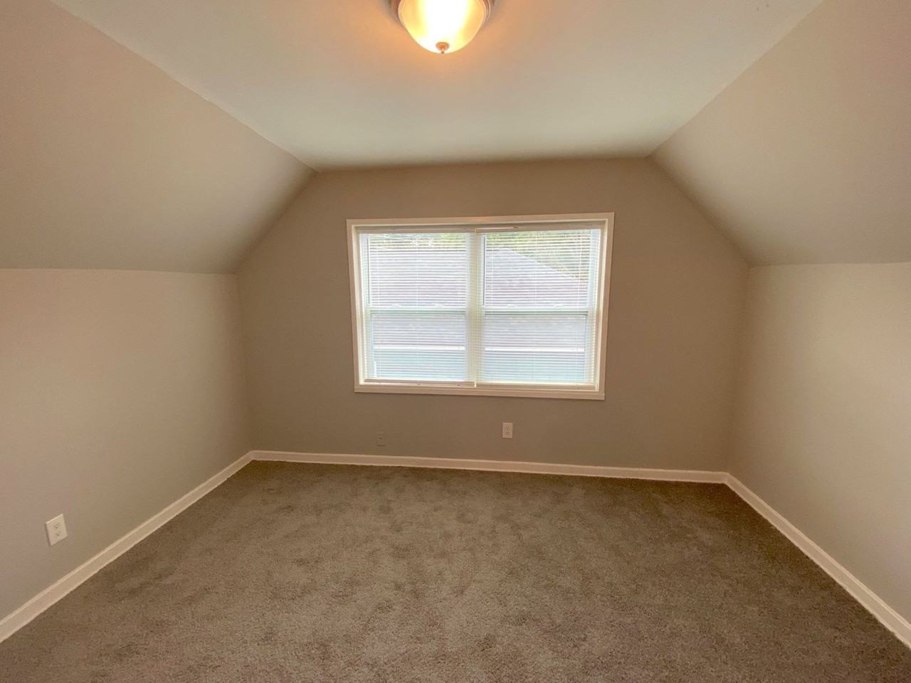 1295 Foxcroft Street - Photo 6 of 14