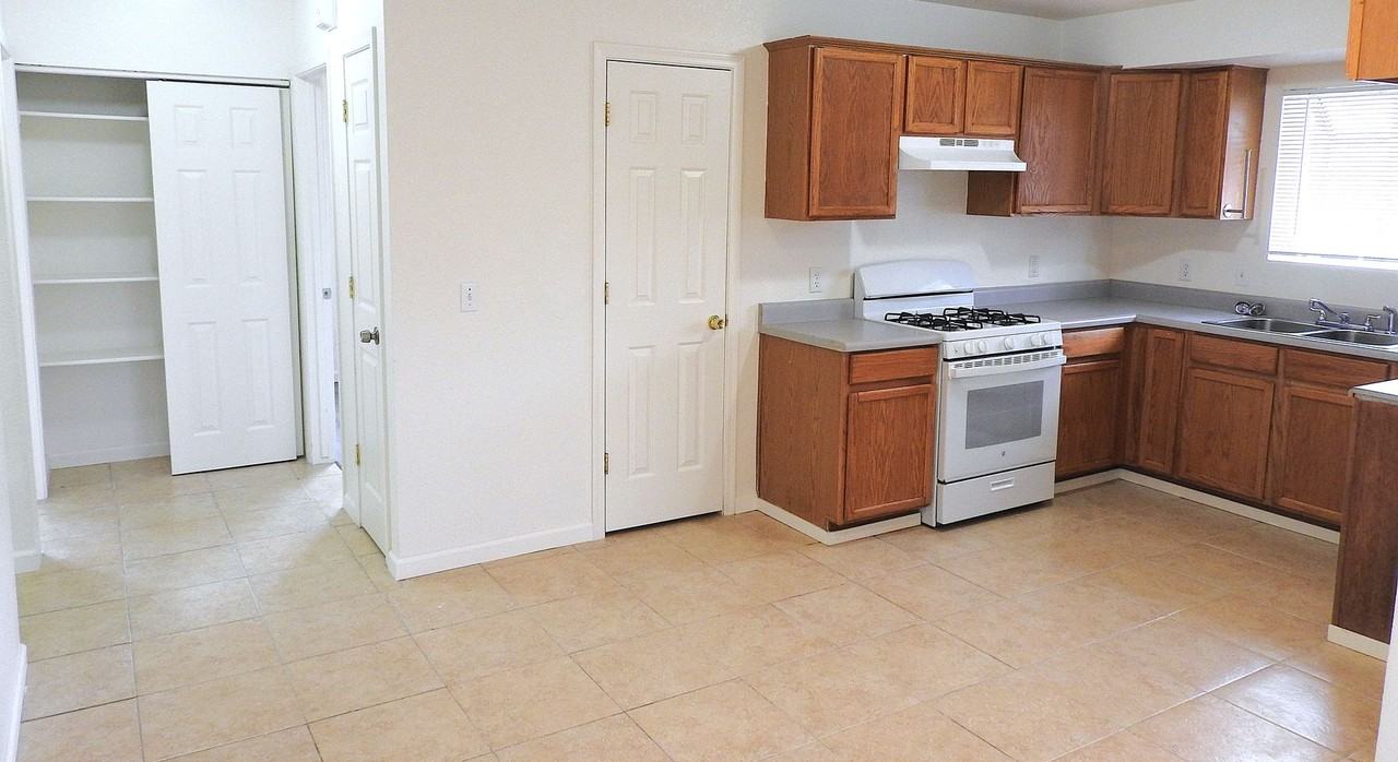 3243 N Lomalai St - Photo 7 of 20