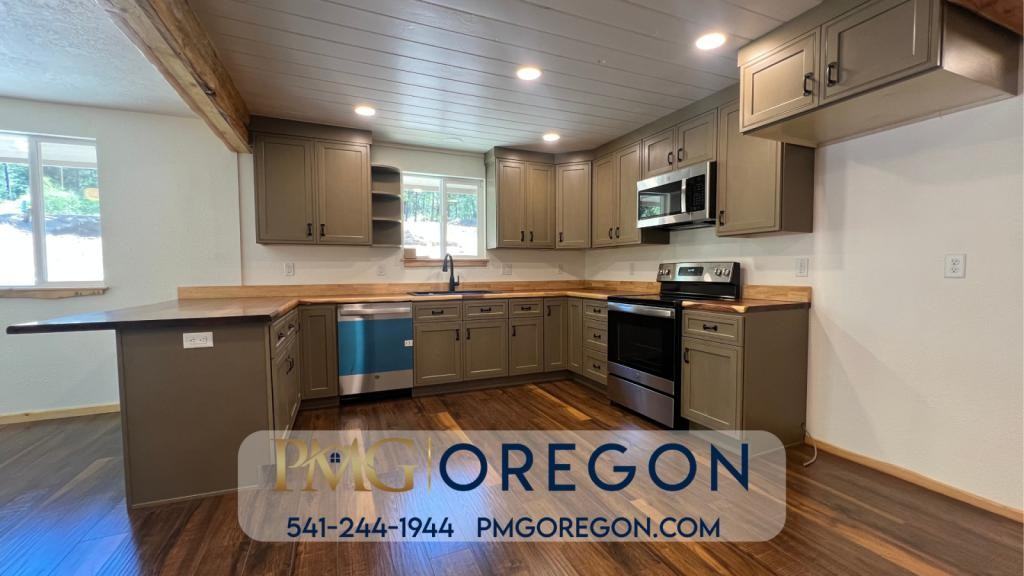 4323 Galice Rd - Photo 4 of 13