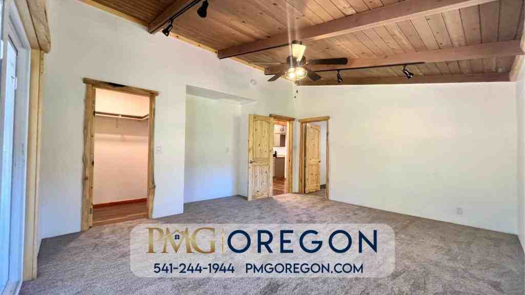 4323 Galice Rd - Photo 6 of 13