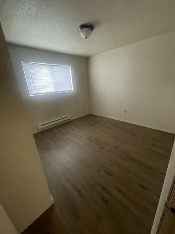 580 Schetter Avenue - Photo 5 of 6