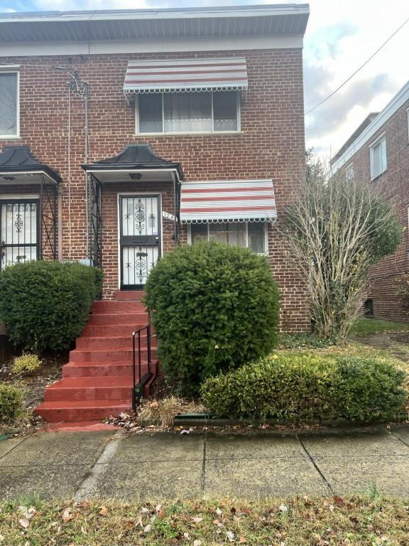 1243 Faraday Place Northeast